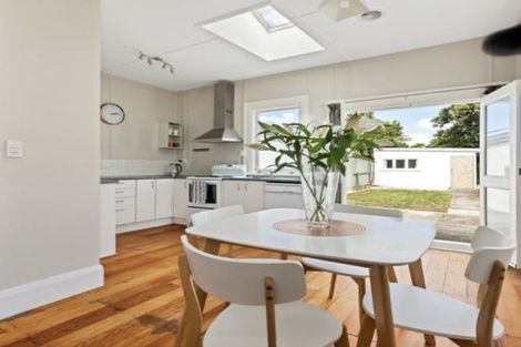 Photo of property in 119 Apu Crescent, Lyall Bay, Wellington, 6022