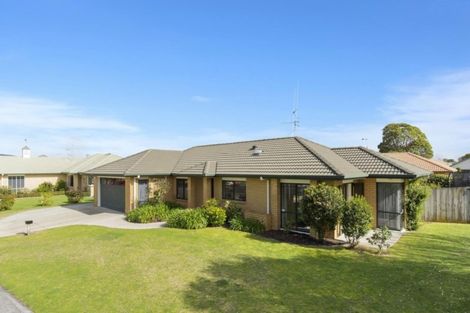 Photo of property in 25 The Gardens Drive, Papamoa Beach, Papamoa, 3118