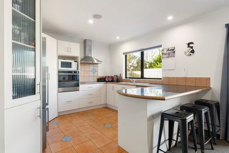 Photo of property in 10 Cairns Crescent, Rototuna, Hamilton, 3210