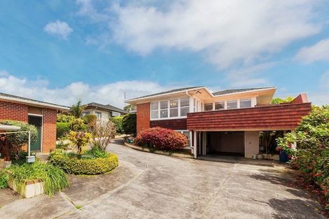 Photo of property in 4301 Great North Road, Glendene, Auckland, 0602