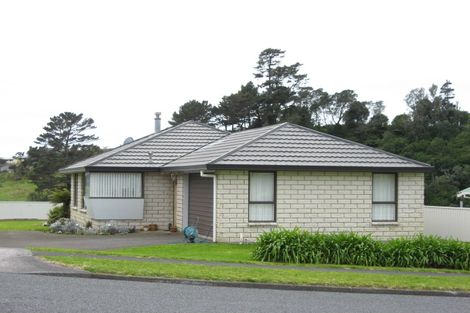 Photo of property in 88 Riversdale Drive, Merrilands, New Plymouth, 4312