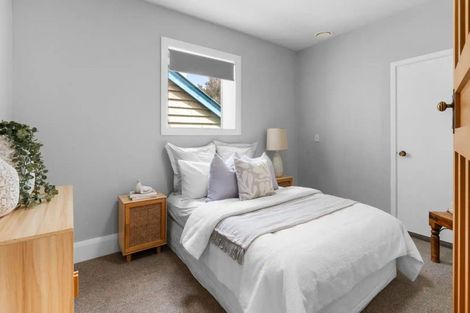 Photo of property in 11 Hawkhurst Road, Lyttelton, 8082