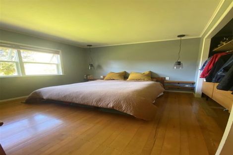 Photo of property in 153 Laingholm Drive, Laingholm, Auckland, 0604