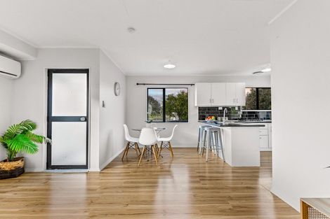 Photo of property in 2/12 Cameron Place, Ranui, Auckland, 0612