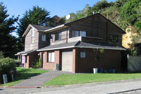 Photo of property in 2b Bushland Grove, Paparangi, Wellington, 6037