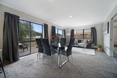 Photo of property in 4 Coachman Drive, Flat Bush, Auckland, 2016