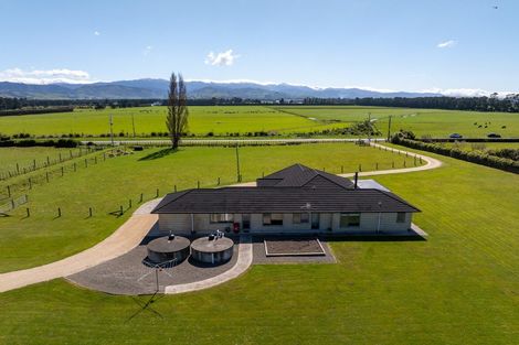 Photo of property in 250 Hughes Line, West Taratahi, Masterton, 5887