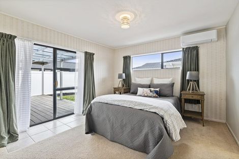 Photo of property in 15a Edward Avenue, Orewa, 0931