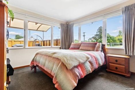 Photo of property in 32 Gloria Avenue, Te Atatu Peninsula, Auckland, 0610