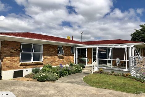 Photo of property in 15 Salas Place, Papakura, 2110