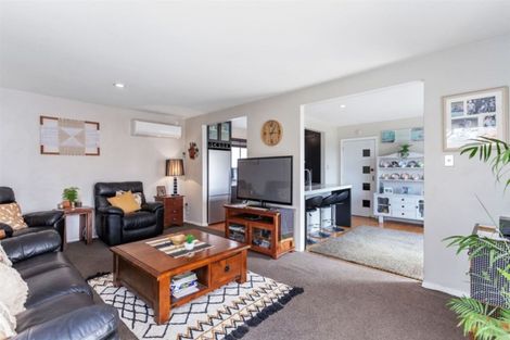 Photo of property in 62 Farquhars Road, Redwood, Christchurch, 8051