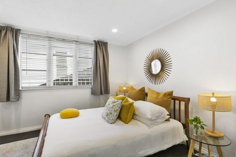 Photo of property in 112 Kelburn Parade, Kelburn, Wellington, 6012