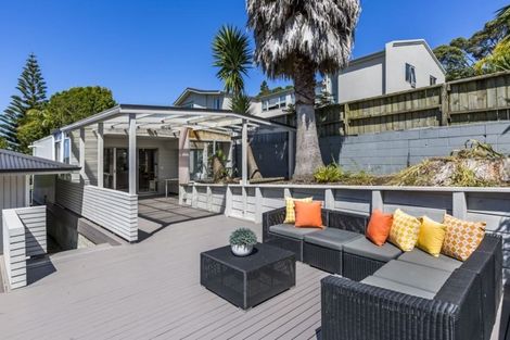 Photo of property in 10 Nor'east Drive, Northcross, Auckland, 0632