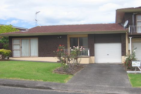 Photo of property in 1/46 James Evans Drive, Northcote, Auckland, 0627