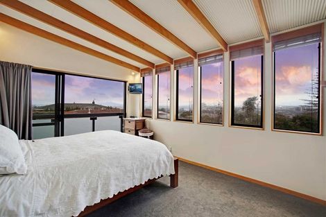 Photo of property in 65 Forrest Hill Road, Milford, Auckland, 0620