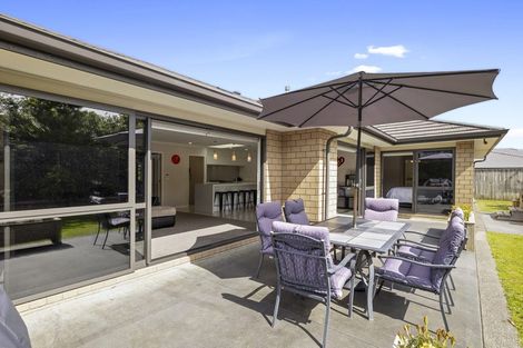 Photo of property in 12 Anderson Way, Highlands Park, New Plymouth, 4312