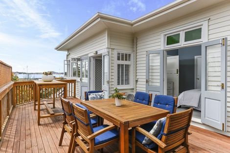 Photo of property in 16 Alfred Street, Northcote Point, Auckland, 0627