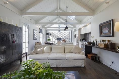 Photo of property in 32 Flynn Lane, Arrowtown, 9302