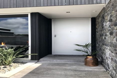 Photo of property in 9a Baring Terrace, Strandon, New Plymouth, 4312