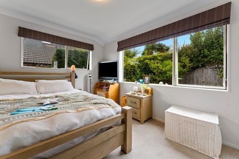 Photo of property in 12 Stonedge Lane, Rosedale, Auckland, 0632