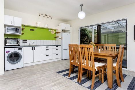 Photo of property in 134 Chelsea View Drive, Chatswood, Auckland, 0626