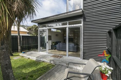 Photo of property in 139b The Parade, Island Bay, Wellington, 6023