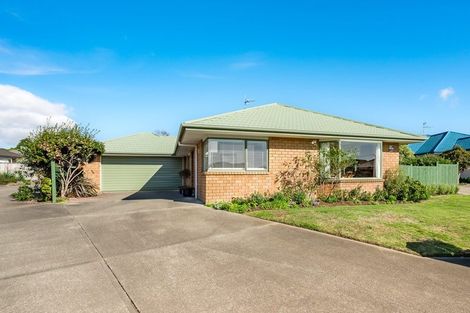 Photo of property in 7 Balmerino Grove, Waikanae, 5036