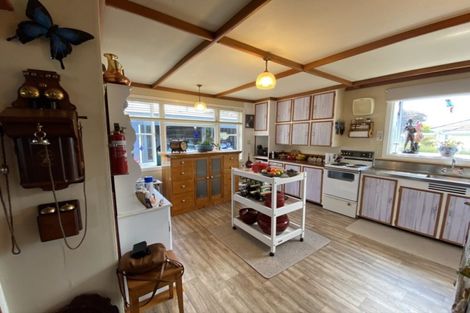 Photo of property in 16 Graham Street, Eltham, 4322