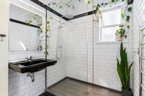 Photo of property in 3/64 Victoria Road, Devonport, Auckland, 0624