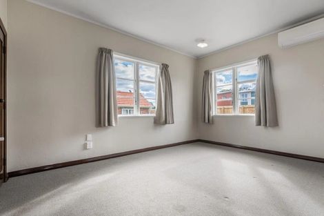 Photo of property in 4 Massey Avenue, Greenlane, Auckland, 1061