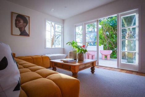 Photo of property in 26b Clinton Avenue, Te Atatu Peninsula, Auckland, 0610