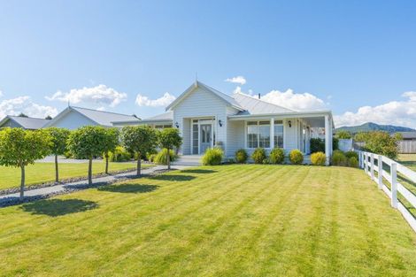Photo of property in 8 Pukatea Lane, Kinloch, Taupo, 3377