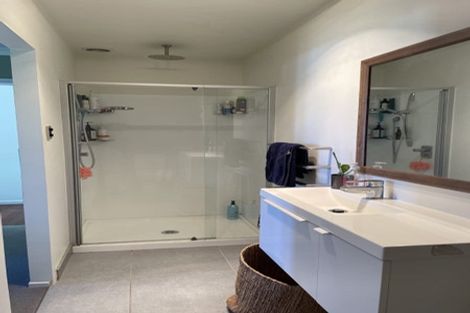 Photo of property in 28 Harbour View Road, Te Atatu Peninsula, Auckland, 0610