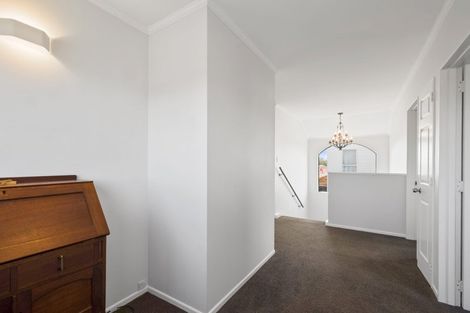 Photo of property in 9 Sandel Rise, Merrilands, New Plymouth, 4312