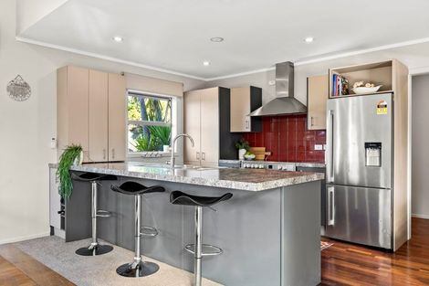 Photo of property in 23 Heta Road, Highlands Park, New Plymouth, 4312