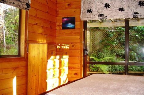 Photo of property in 1/9 Reynolds Place, Torbay, Auckland, 0630