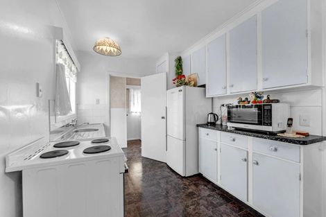 Photo of property in 71 Beach Road, Te Atatu Peninsula, Auckland, 0610
