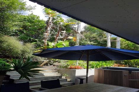 Photo of property in 28 Chelverton Terrace, Red Beach, 0932