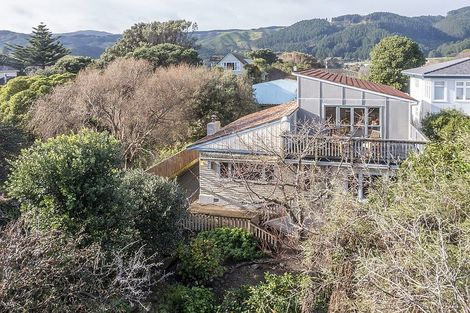 Photo of property in 162 Wellington Road, Paekakariki, 5034