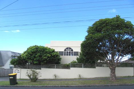 Photo of property in 1/75 Deep Creek Road, Waiake, Auckland, 0630