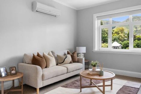 Photo of property in 11 Hawkhurst Road, Lyttelton, 8082