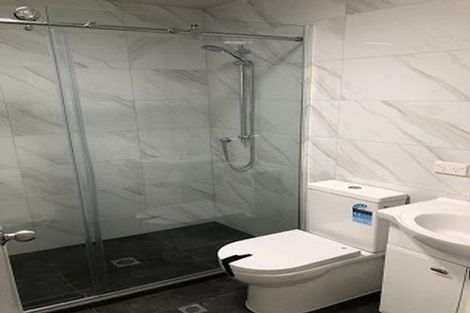 Photo of property in 10/6 John Jennings Drive, Oteha, Auckland, 0632