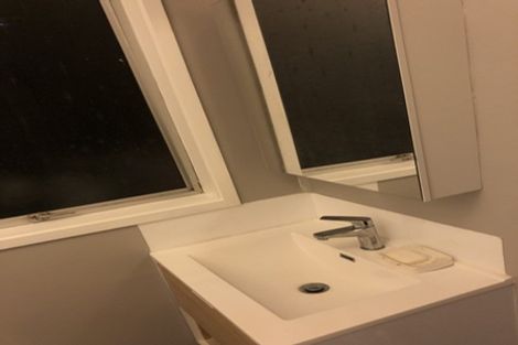 Photo of property in 1/112 Te Atatu Road, Te Atatu South, Auckland, 0610