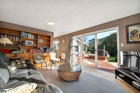 Photo of property in 71 Tarata Road, Inglewood, 4387