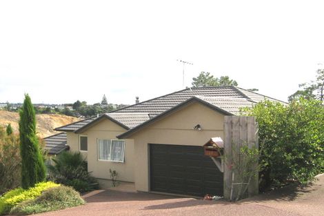 Photo of property in 17 Bushglen Court, Browns Bay, Auckland, 0630