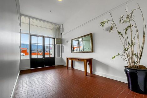 Photo of property in Endeavour Apartments, 16/125 Thorndon Quay, Pipitea, Wellington, 6011