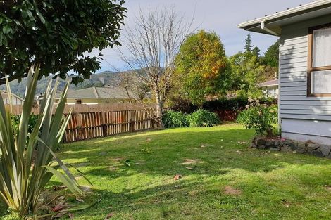 Photo of property in 27 Shackleton Grove, Stokes Valley, Lower Hutt, 5019