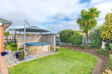 Photo of property in 30 Waiwherowhero Drive, St Andrews, Hamilton, 3200