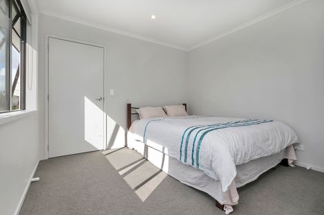 Photo of property in 12 Akeake Lane, Manurewa, Auckland, 2102