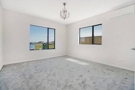 Photo of property in 75a Twin Parks Rise, Papakura, 2582